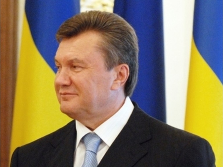 Янукович уже прибыл в Черновицкую область