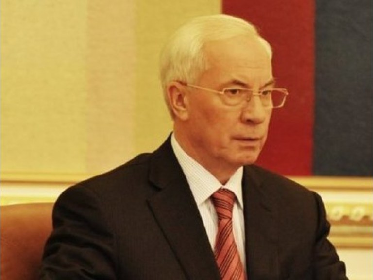 Азаров уехал в Крым представлять нового премьер-министра полуострова