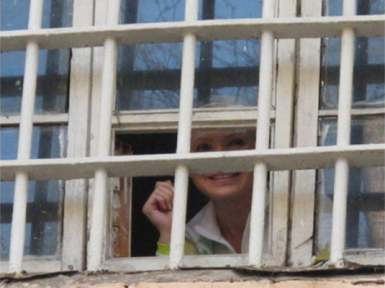 Тимошенко не может самостоятельно передвигаться по камере — Власенко