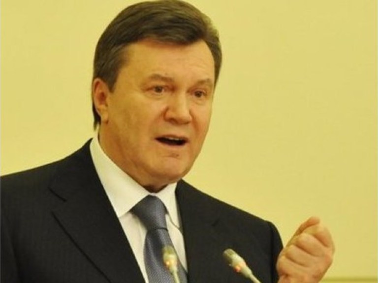 Янукович уволил четырех судей