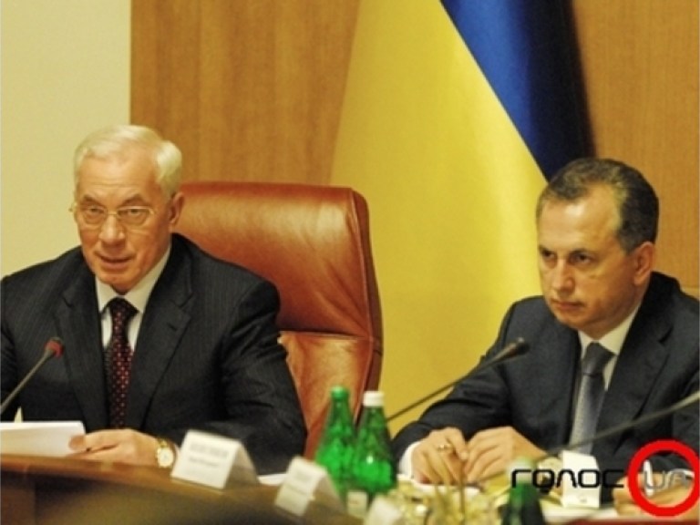 Азаров просит парламент отложить рассмотрение Госбюджета-2012