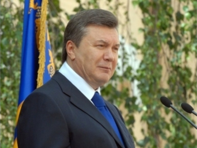 Янукович поздравил борца с коррупцией и пожелал ему успехов