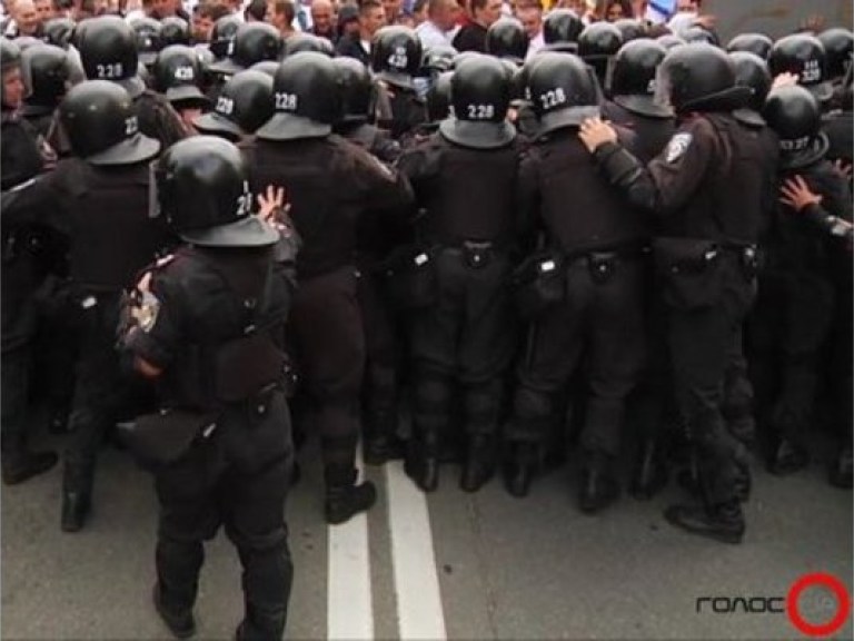 Вместо «помаранчевых» на Майдан Независимости вышли милиционеры
