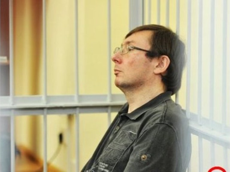 Суд допрашивает 42-го свидетеля по делу Луценко