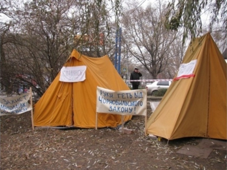 В палаточном городке в Донецке остаются около сотни чернобыльцев, треть из них голодают