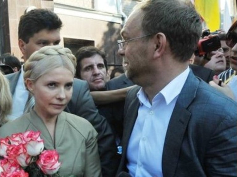 Тимошенко нужно положить в стационар вне СИЗО — Власенко