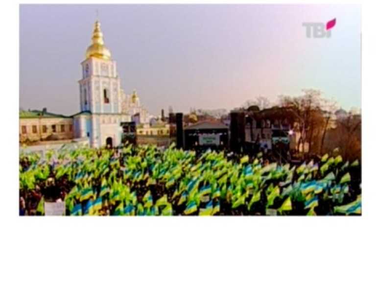 «Против Януковича» на Михайловской площади в Киеве собралось уже более 3-х тысяч человек (Фото)