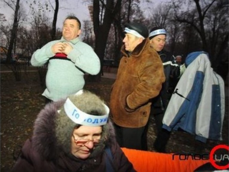 20 чернобыльцев продолжают бессрочную голодовку у Кабмина