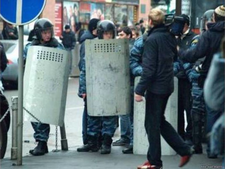 Руководство полиции Москвы отрицает присутствие армейских спецподразделений в центре города