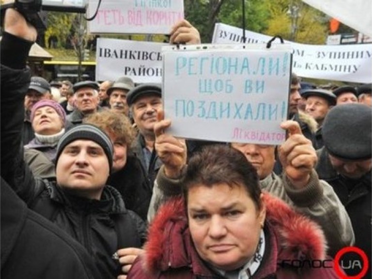 Суд запретил харьковским чернобыльцам протестовать с палатками