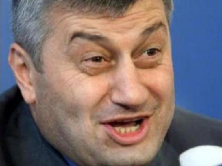 Президент Южной Осетии призвал народ к спокойствию и ушел в отставку