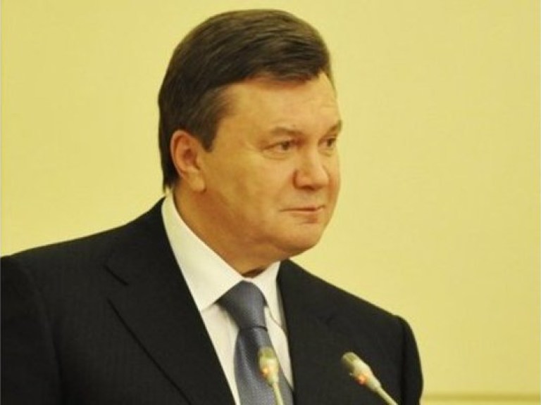 Янукович наградил енакиевских работников орденами и званиями