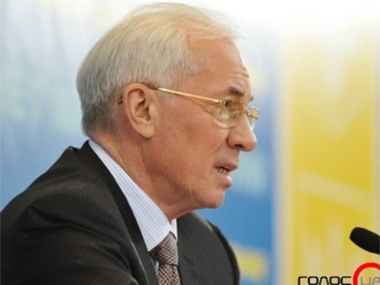 Азаров заверил, что правительство не нарушит договоренностей с чернобыльцами