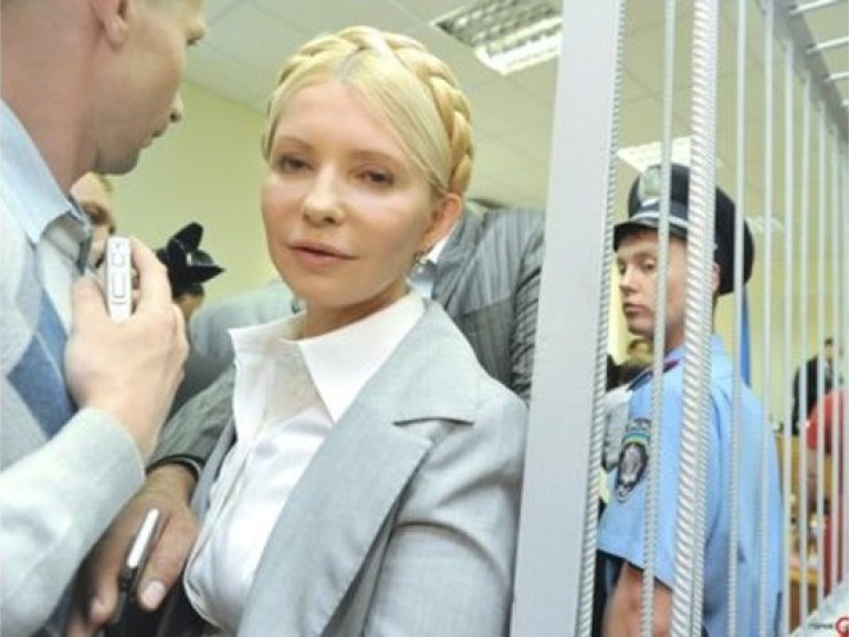 Тимошенко снова отказалась от медобследования, но позволила массаж