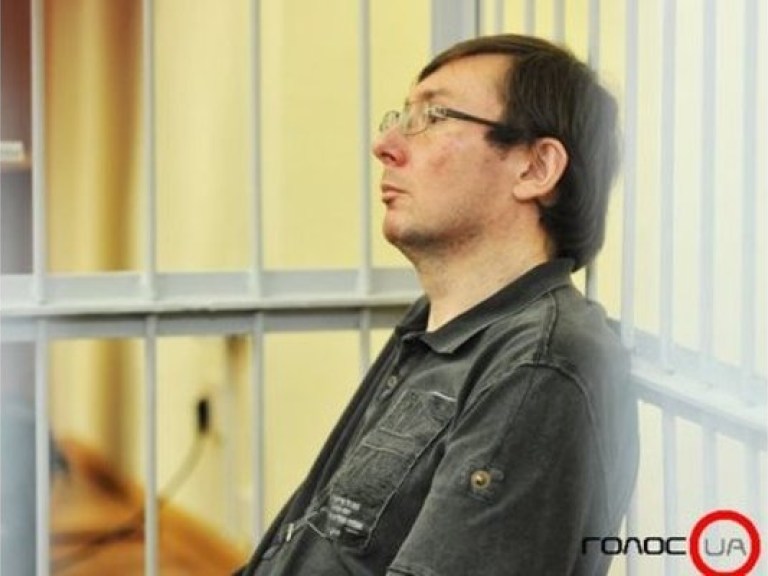 Печерский суд возобновил допрос свидетелей по делу Луценко
