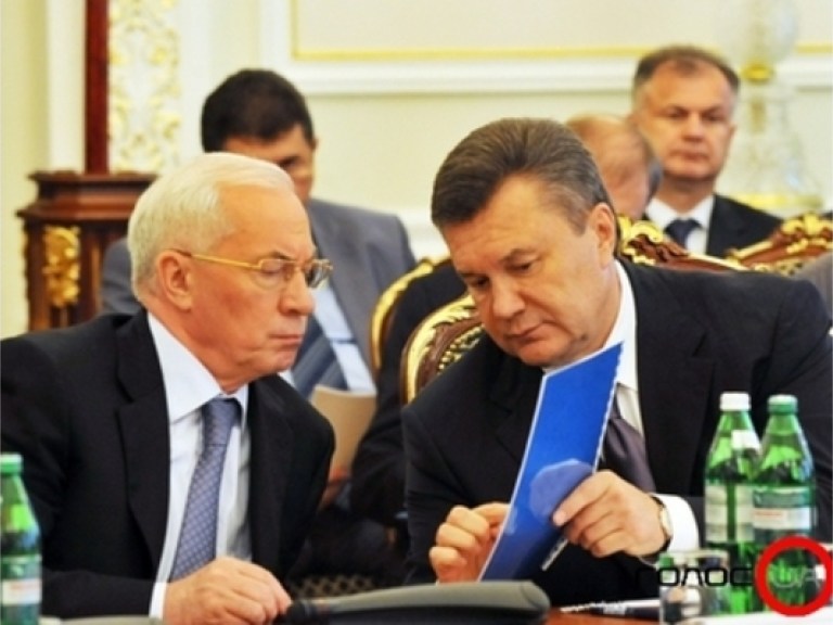 Янукович может уволить Азарова и до осенних выборов — политолог