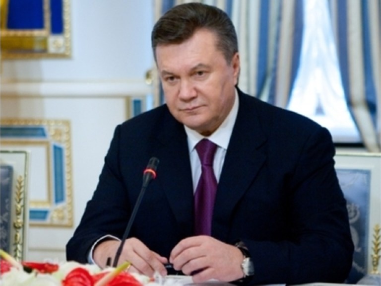 Янукович в неформальной обстановке пообщался со своими предшественниками