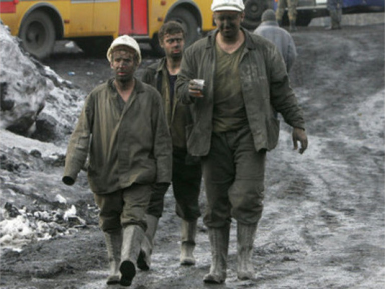 На Донетчине 75 горняков эвакуировали из шахты из-за задымления