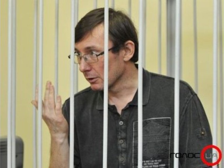 Луценко не видит нарушений в праздновании дня милиции в 2008-2009 годах