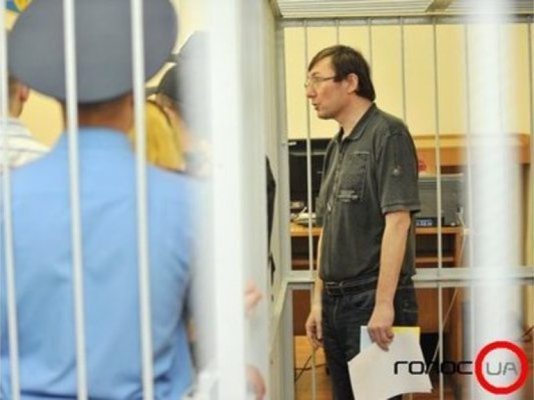 Суд допрашивает бывшего водителя Луценко, следующий — сам экс-министр