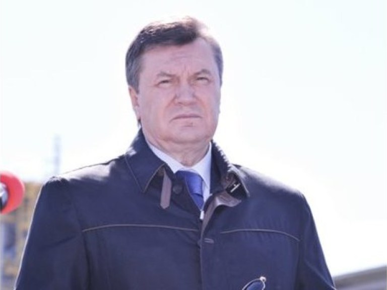 Янукович в Вышгороде поел блинов и «похороводил»