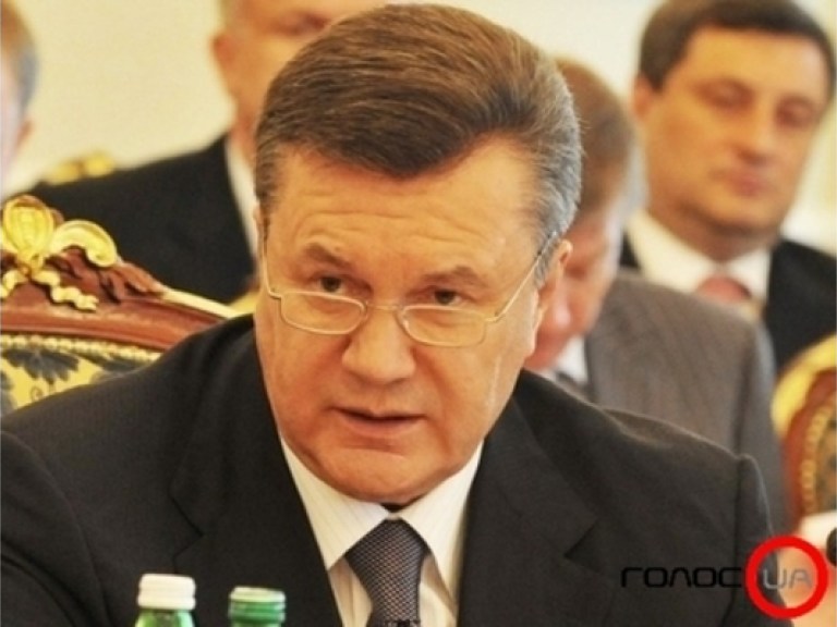Янукович ждет от специалистов советов по переписыванию Конституции