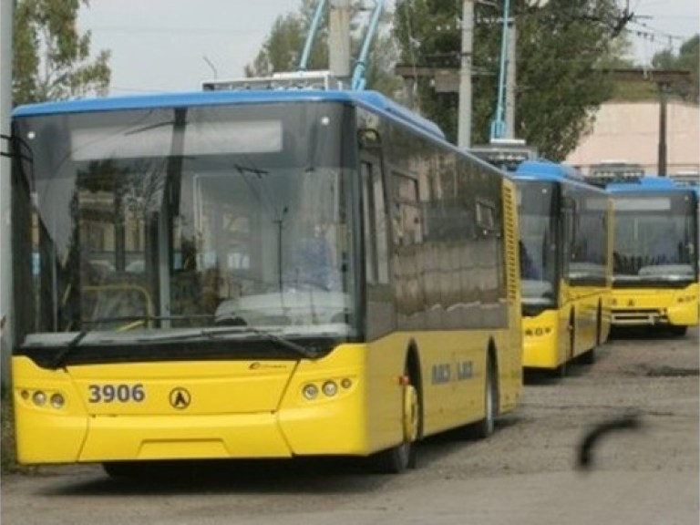 Попов: Уже в марте в столице будут ездить новые автобусы и троллейбусы