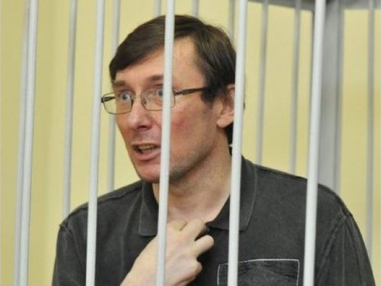 В суде началось оглашение приговора Луценко
