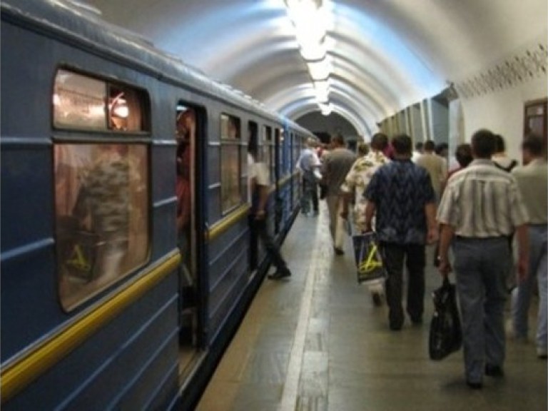 Станции метро «Дружбы народов» и «Славутич» теоретически опасны для пассажиров (ВИДЕО)
