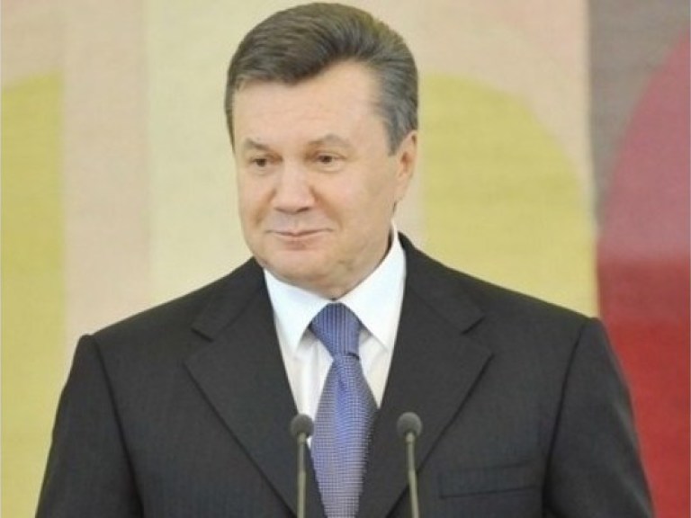 Януковичу в Запорожье рассказали о вертолетах и показали технику для спасательных работ