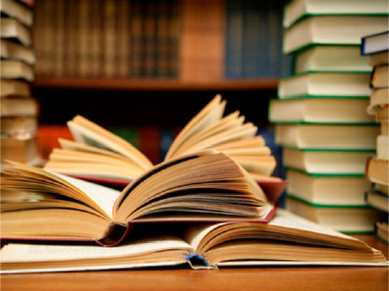 Малкович объяснил, почему детские книги такие дорогие