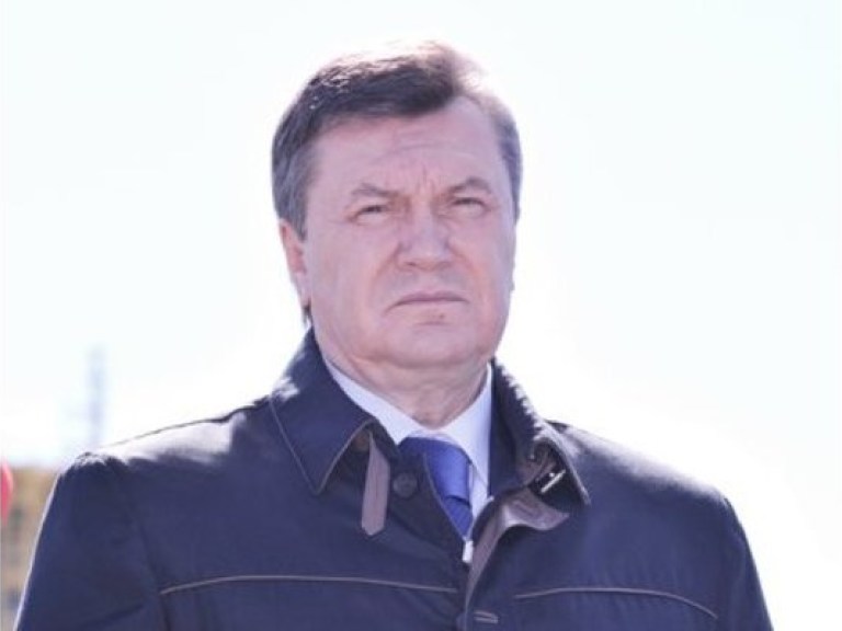 Янукович посетил церемонию запуска технологического цикла строительства арки ЧАЭС