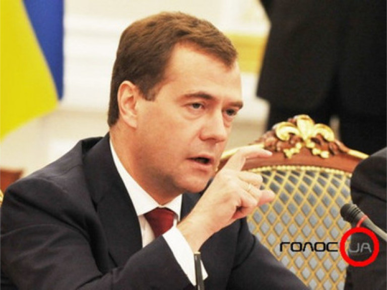 Медведев: Преследование политических противников бросает тень на государство