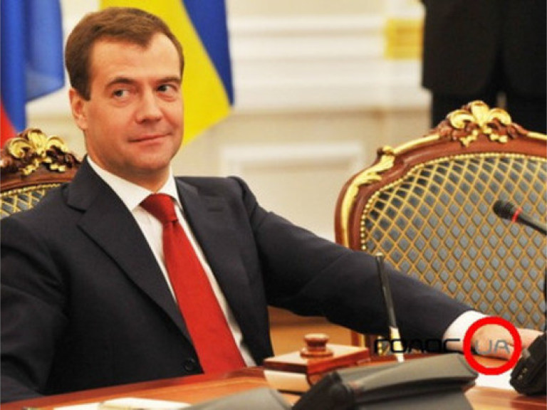 Медведев и Путин поменялись местами