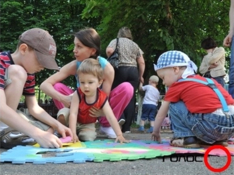 В Украине за 2 года появилось 875 новых детсадов &#8212; Азаров