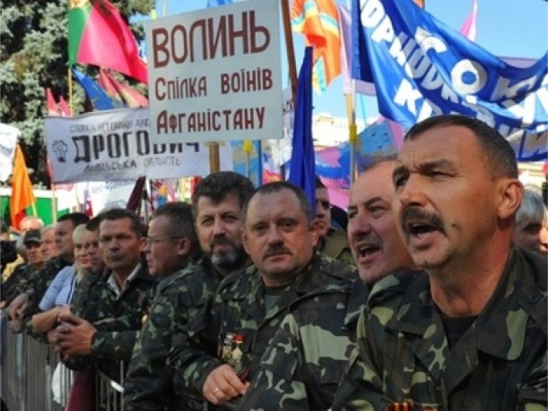Афганцы, штурмовавшие парламент, съезжаются в Киев