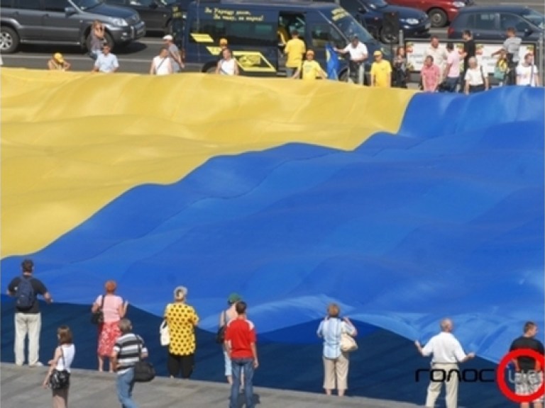 Украинцев призвали вывесить национальные флаги в каждом окне