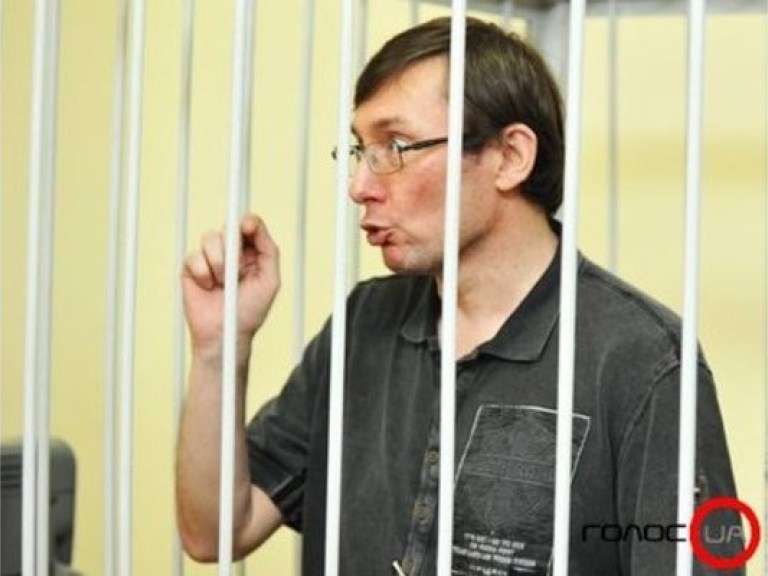 Суд перенес рассмотрение дела Луценко на 2 июля