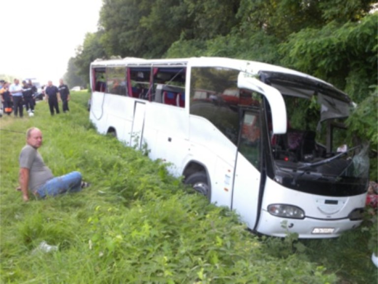 Под Черниговом разбился автобус с российскими паломниками — 15 погибших (ФОТО)