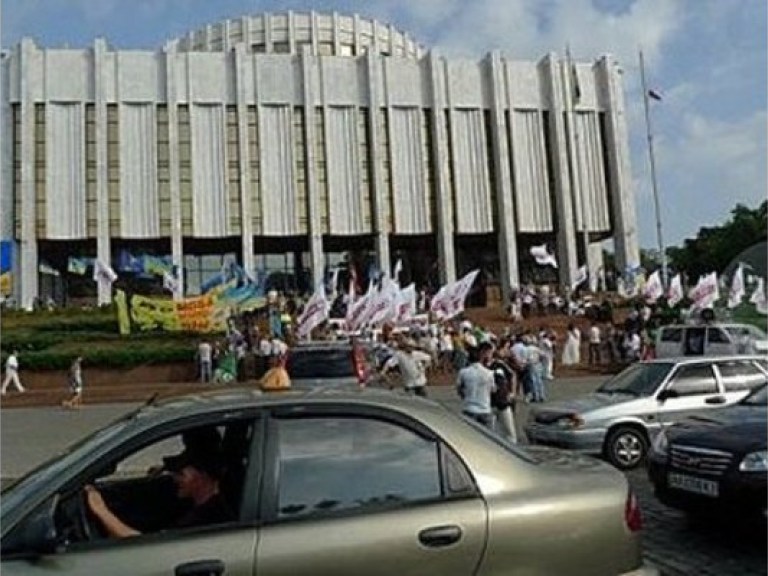 Митингующие под Украинским домом собрали 15 тысяч подписей в поддержку украинского языка