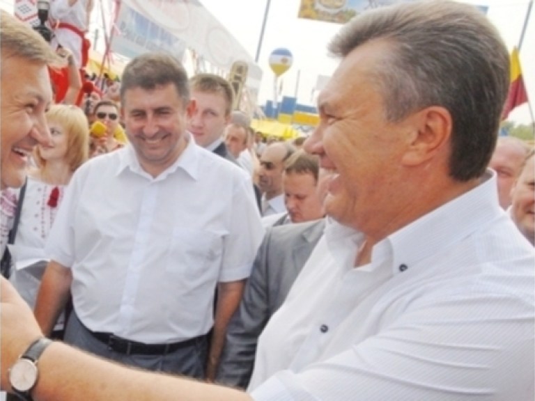 Регионалы подарят Януковичу картину на украинскую тематику &#8212; Зубанов