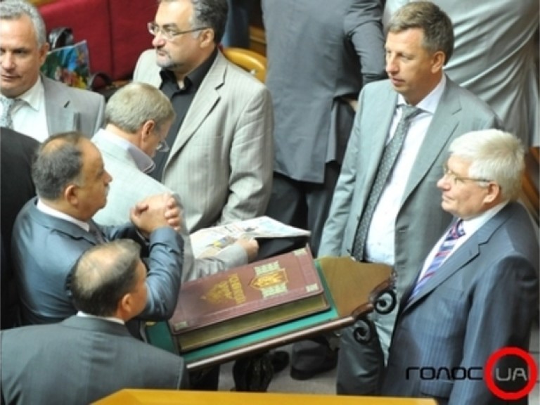 Регионалы уже давно собрали подписи для внеочередной сессии парламента — Стоян