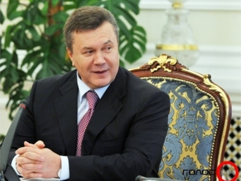 Янукович подпишет закон о языках в течение месяца &#8212; источник