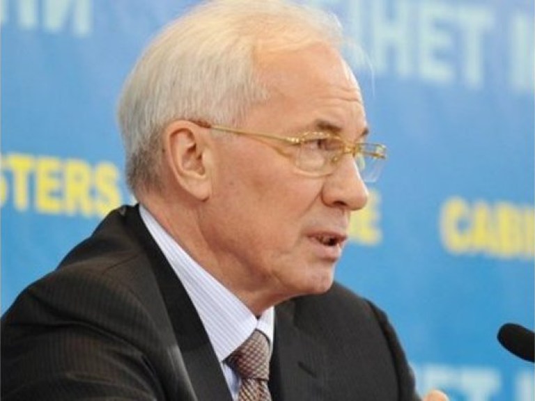 Азаров уверяет, что в отличие от Тимошенко, он сохранил валютные резервы страны