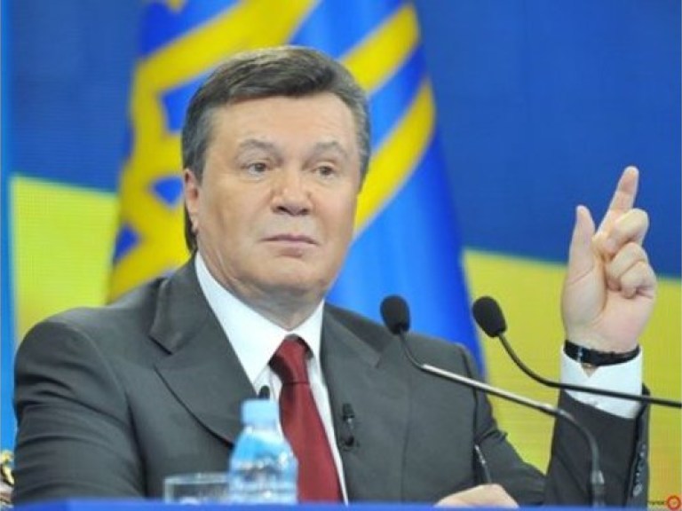 Виктор Янукович поздравил украинского тяжеловеса с &#171;золотом&#187;