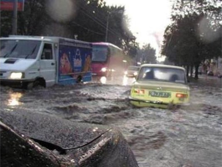 В воскресенье Днепропетровск «плавал» в воде  (Фото)