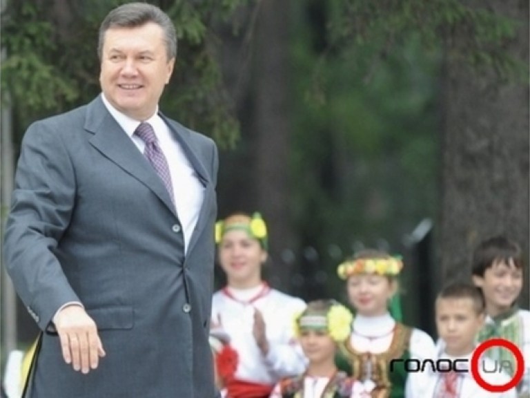 Янукович назвал Сорочинскую ярмарку визитной карточкой Украины