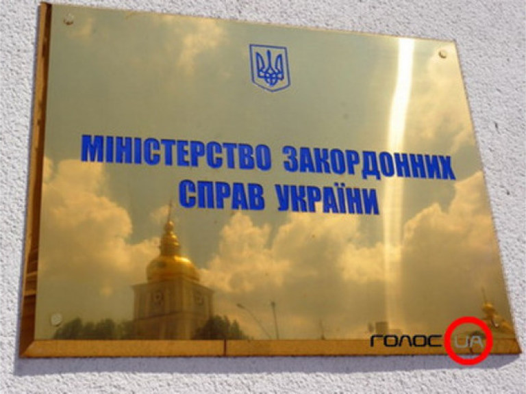 За полгода украинцы за границей лишились 9 тысяч паспортов