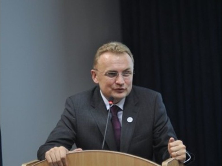 Мэр Львова назвал закон о языках «ударом в спину»
