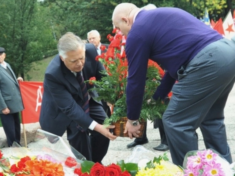 Коммунисты вновь вернутся к вопросу об ответственности за надругательство над памятниками героям ВОВ